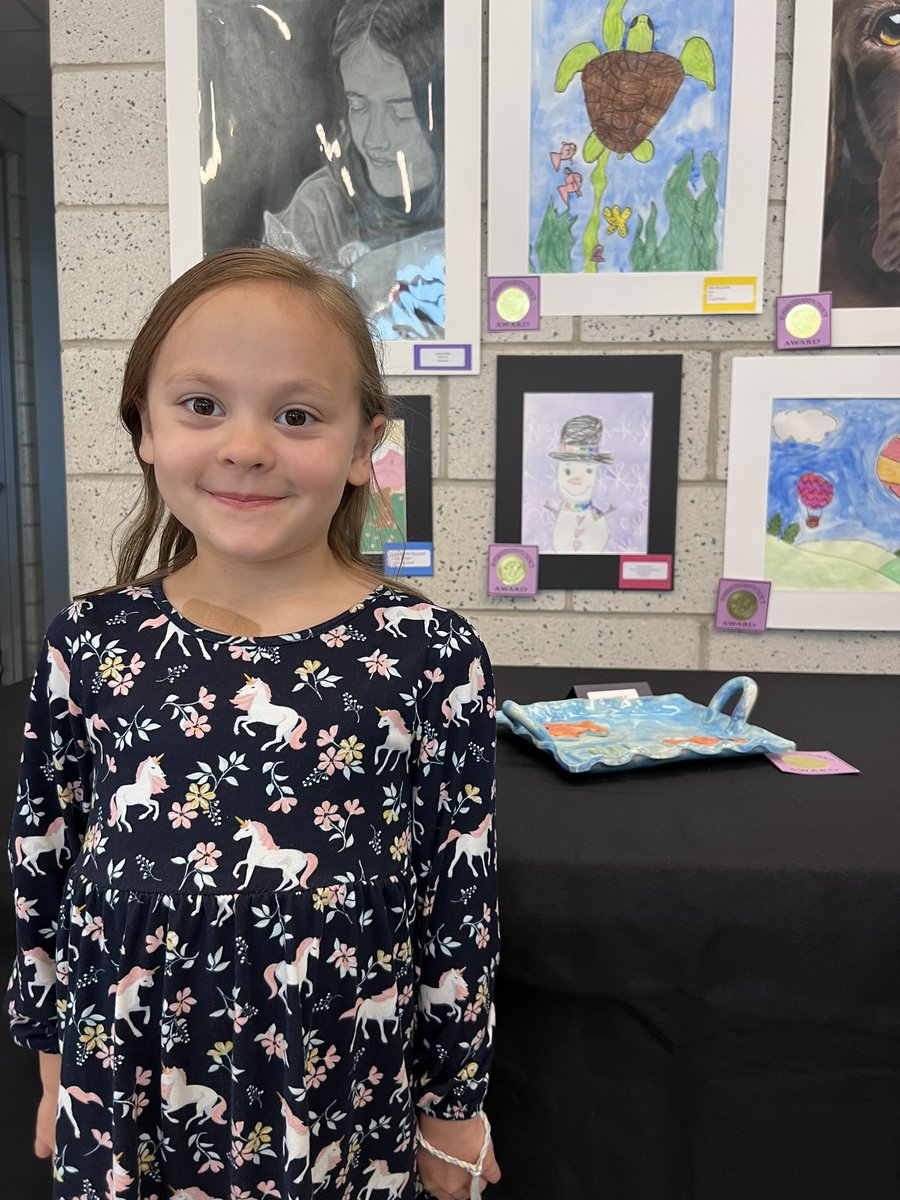 pamelapamcakes's tweet photo. Wonderful evening at @avon_pac showcasing all of Avon’s finest student artists! Especially proud of this little gal who was picked for a superintendent’s choice award by @ben_hodge Special thanks to all of the Avon art teachers nurturing our students!
@SupportAvonSch @AVONELC https://t.co/2QRq8rTgsB
