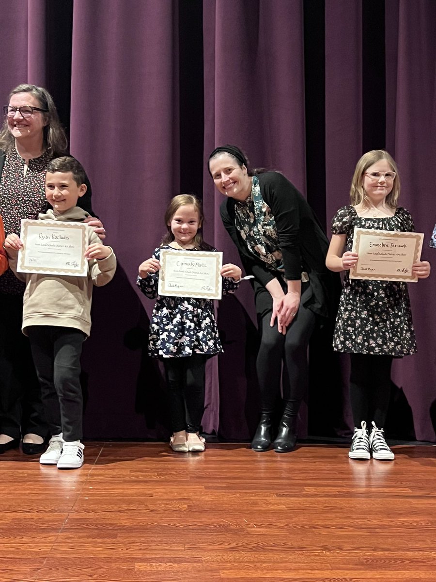 pamelapamcakes's tweet photo. Wonderful evening at @avon_pac showcasing all of Avon’s finest student artists! Especially proud of this little gal who was picked for a superintendent’s choice award by @ben_hodge Special thanks to all of the Avon art teachers nurturing our students!
@SupportAvonSch @AVONELC https://t.co/2QRq8rTgsB