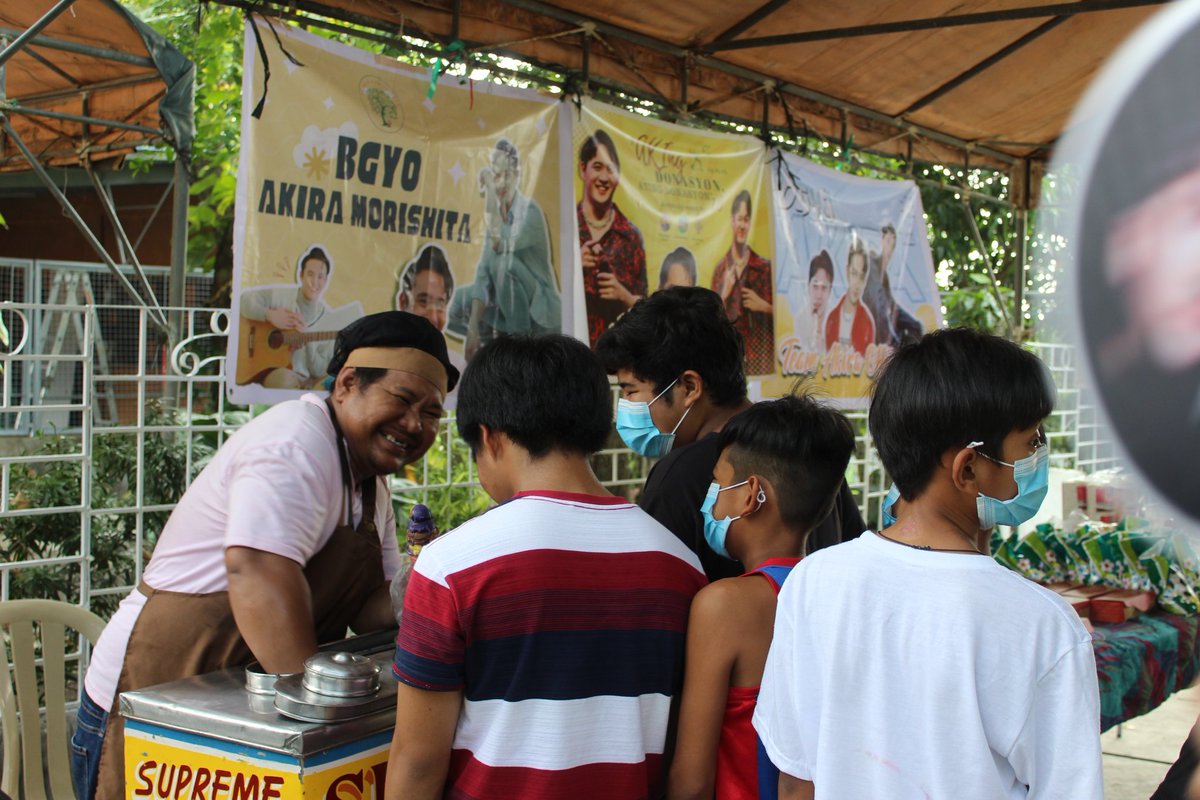 teamakiraofc_'s tweet photo. Thank you Ms. @jhenvillaluna for sponsoring the ice cream cart. The kids and Akira enjoyed it!๐
#AkiraChapter22 https://t.co/rkA73Aa6QM