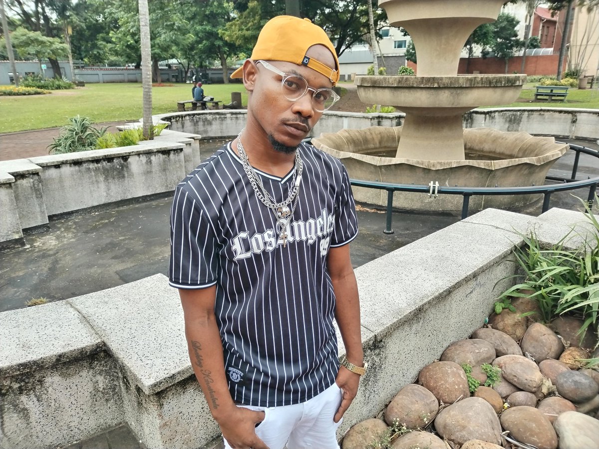 Lockboy_sa's tweet image. Simple me