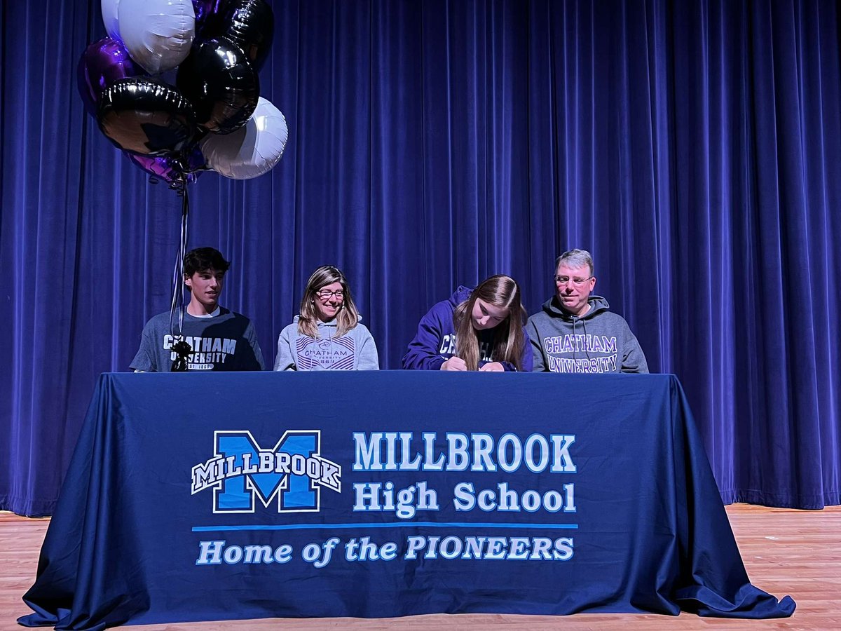HStephanites's tweet photo. Thanks to @MHSPioneers, my coaches, teammates, and friends who attended my signing today! I’m very fortunate to have a lot of great people in my life. Looking forward to the fall @CoachDavidSaur @chathamwbb 💜🏀🤍 https://t.co/ohEl401PPV