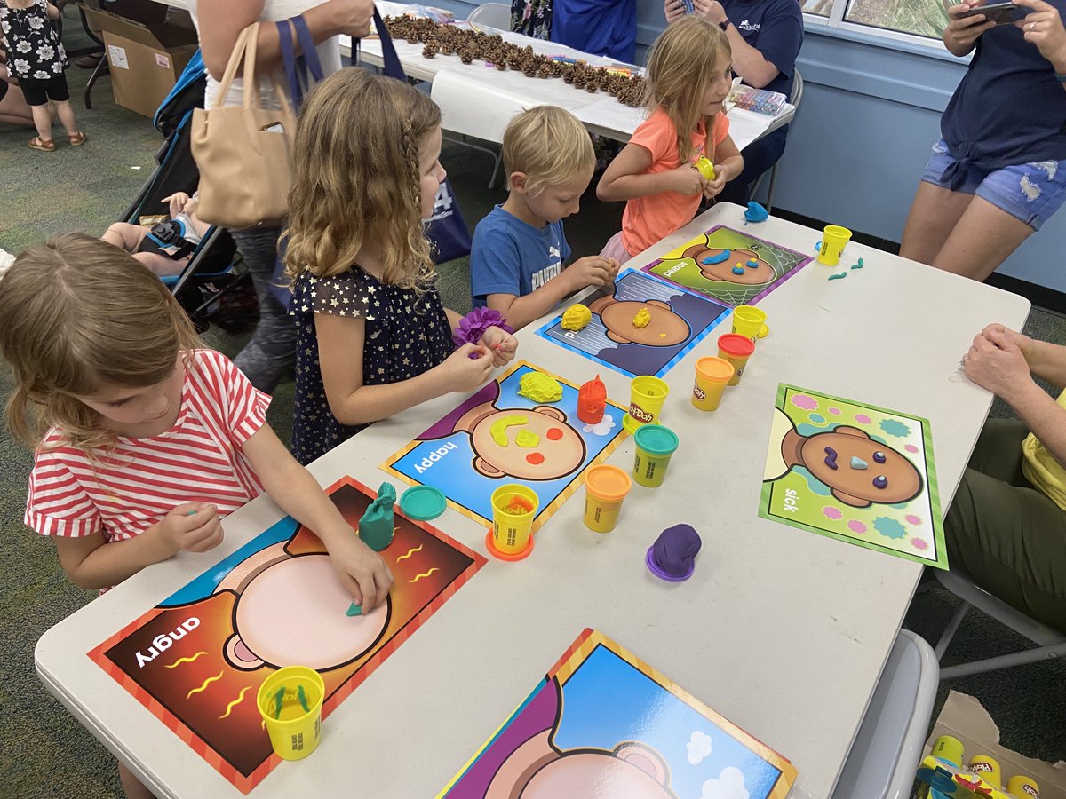 mthorntontpf's tweet photo. Partners in Play with Forty Carrots and Soar in 4 at the Braden River Library! April showers bring May carrots! Lots of learning through play here tonight! What a wonderful experience! @ThePattersonFdn @SuncoastCGLR @RemakeDays #Soarin4 #FortyCarrots https://t.co/mIkziHtUos
