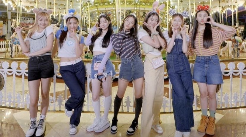 picbaemon's tweet photo. the 7 girls deserve to debut together, they worked so hard to get here, to pass evaluations, to realize their dream!
BABYMONSTER OT7! 🖤 https://t.co/d3DBXICO8n