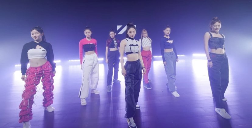 picbaemon's tweet photo. the 7 girls deserve to debut together, they worked so hard to get here, to pass evaluations, to realize their dream!
BABYMONSTER OT7! 🖤 https://t.co/d3DBXICO8n
