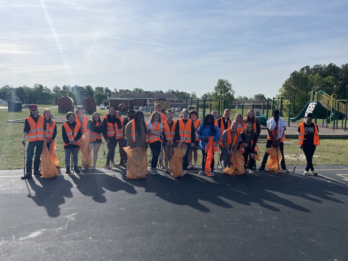 Thank you to the HHMS students who completed service learning projects that included taking care of their school grounds! #commUNITY