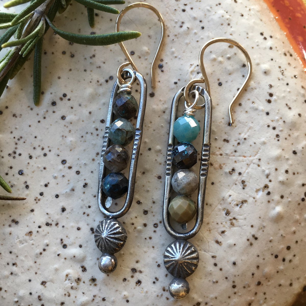 XicoStation's tweet photo. Chrysocolla and Silver  Earrings. These attractive dangle earrings feature hand stamped sterling silver in the shape of a paperclip as well as #chrysocolla. A patina process gives these earrings an antique look. Earwires: 14K gold filled &amp; hypoallergenic.
https://t.co/ZoUTEWYzD6 https://t.co/v11PHtYfcA