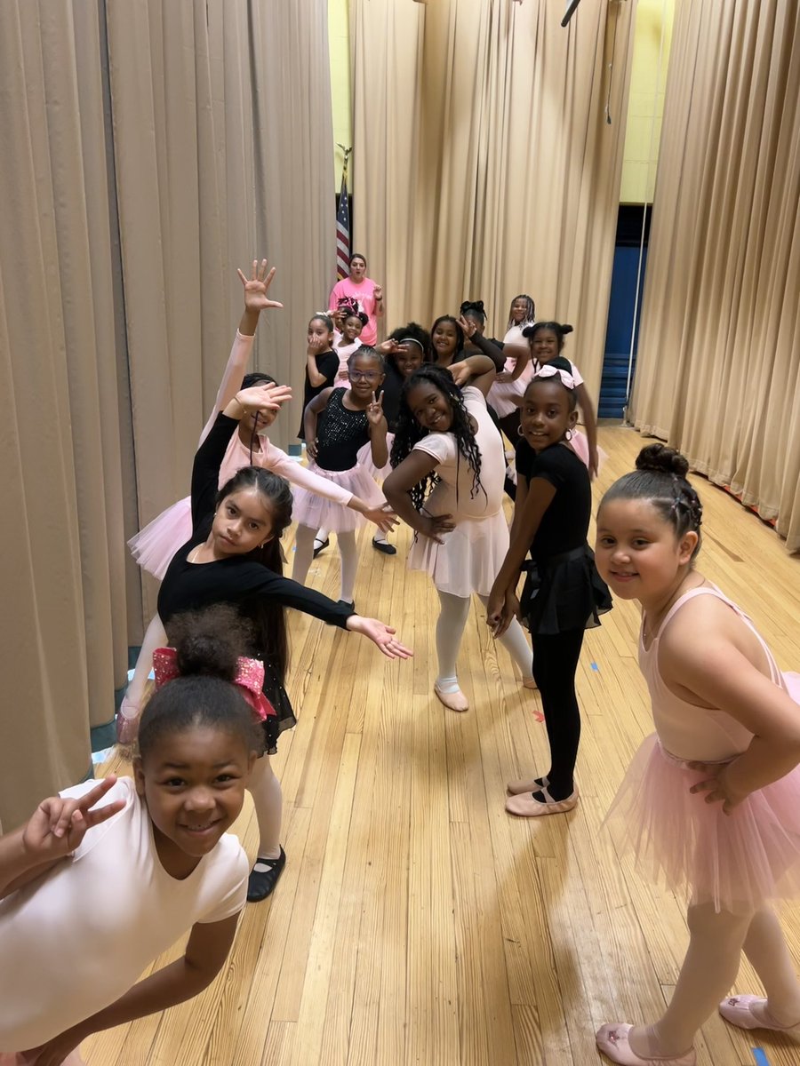 gdileggeBCPS's tweet photo. These kiddos did a wonderful job performing for their peers and then again for their adults at @EsOakleigh’s first ever ballet recital! Special thanks to @MsMiller_grade2 &amp; @anders_miss for all their work in working with the students and making this a great success! #iamoakleigh https://t.co/8tsM9ycWcK
