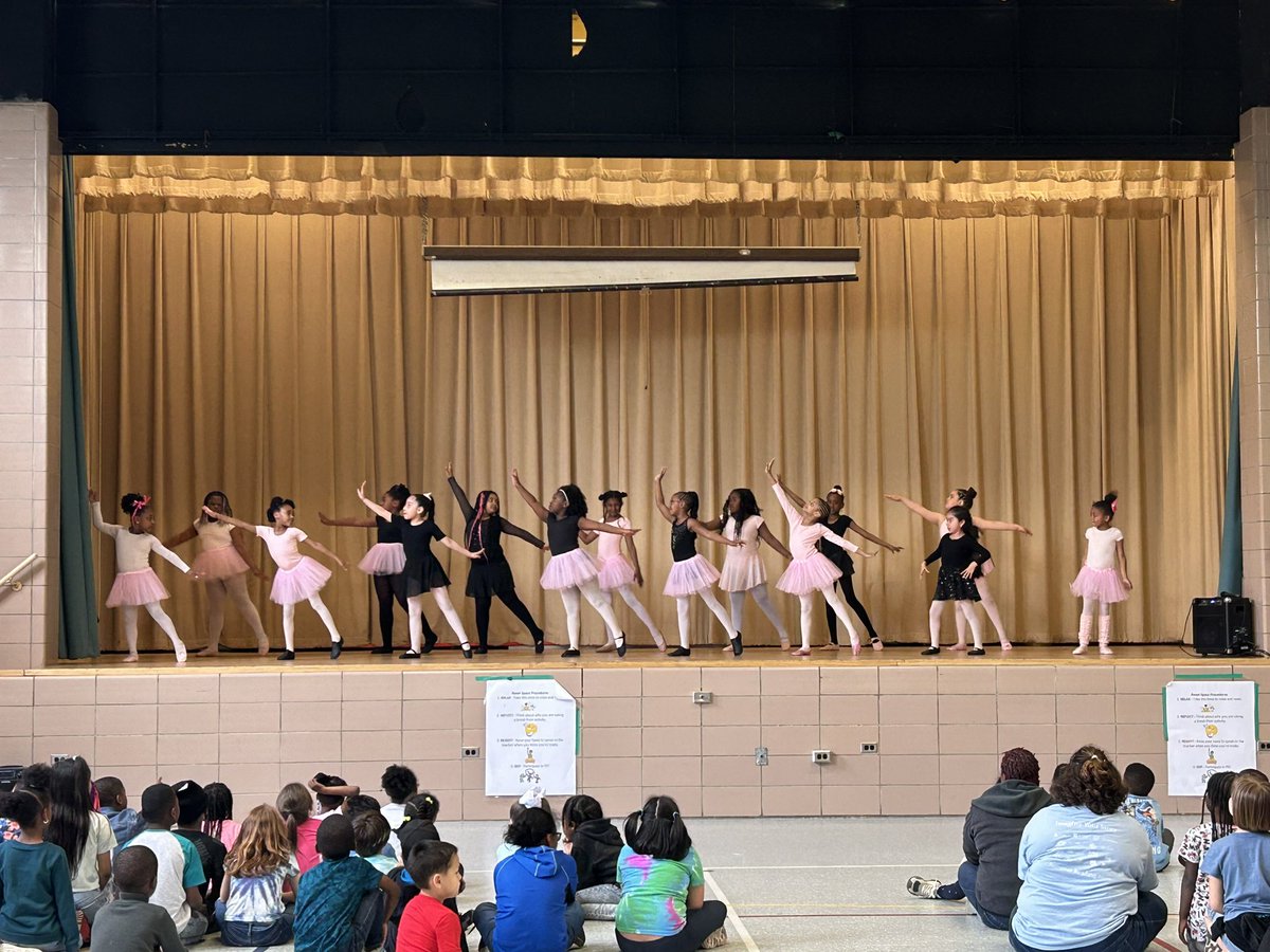 gdileggeBCPS's tweet photo. These kiddos did a wonderful job performing for their peers and then again for their adults at @EsOakleigh’s first ever ballet recital! Special thanks to @MsMiller_grade2 &amp; @anders_miss for all their work in working with the students and making this a great success! #iamoakleigh https://t.co/8tsM9ycWcK