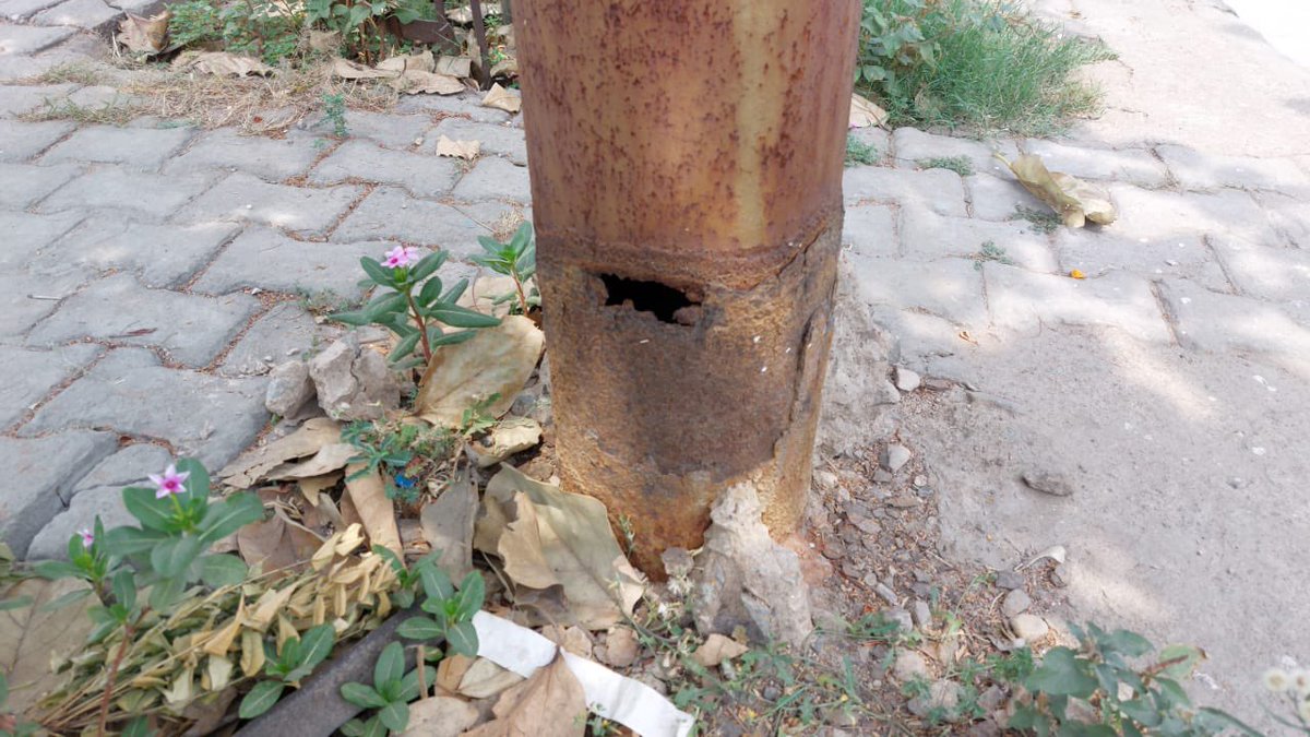 deepakkmangal's tweet photo. @pvvnlgbnagar @dmgbnagar Electric poles outside Parsvnath Prestige society Sec.93A are badly rusted, anything unpleasant may happen any day. Need immediate action https://t.co/UZc2TKqPxC