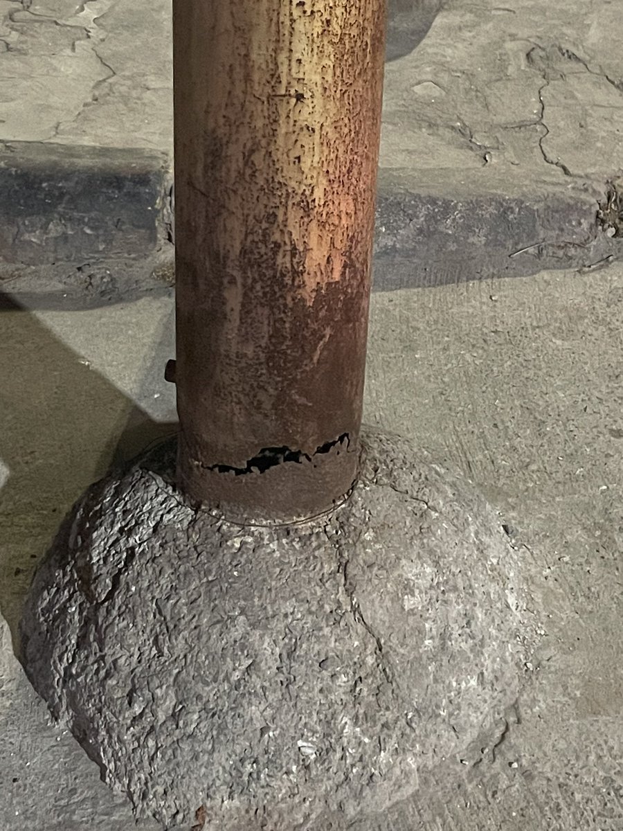 deepakkmangal's tweet photo. @pvvnlgbnagar @dmgbnagar Electric poles outside Parsvnath Prestige society Sec.93A are badly rusted, anything unpleasant may happen any day. Need immediate action https://t.co/UZc2TKqPxC