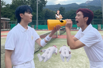 XBORASUPERKIND's tweet photo. On the floor Part 2 @komikkoto
@PlaySUPERKIND #players #NUKE #PIRD #SUPERKIND #PlaySUPERKIND #superkindmemes #SUPERKINDmeme #KPOP #kpoptwt #kpoppredictions #kpopprediction #FYP #fypシviral https://t.co/djdce5haHe