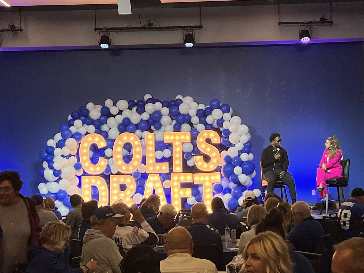 CRMinSports's tweet photo. Colts training complex is rocking tonight!! #NFLDraft  #ColtsNation #ColtsDraftParty https://t.co/u4UIUfGF9l