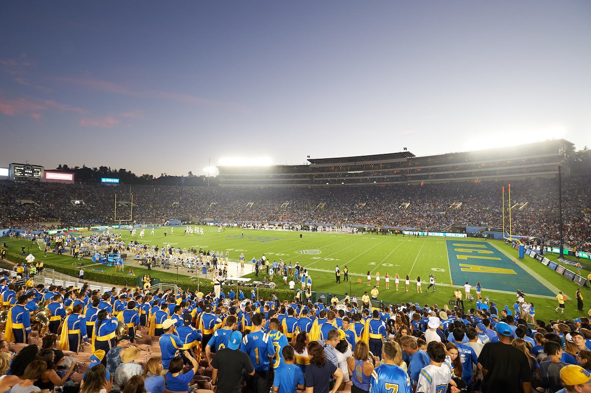 AaronDunn79's tweet photo. After a great conversation with @CoachDrev I am extremely BLESSED to announce I have received an offer to the Universiy of California, Los Angeles !! 🔵🟡 #GoBruins @SFHSFootball @coach_OFFA @kanuch78 @BrandonHuffman @qbelite @UCLAFootball https://t.co/7xs0aDOjEg