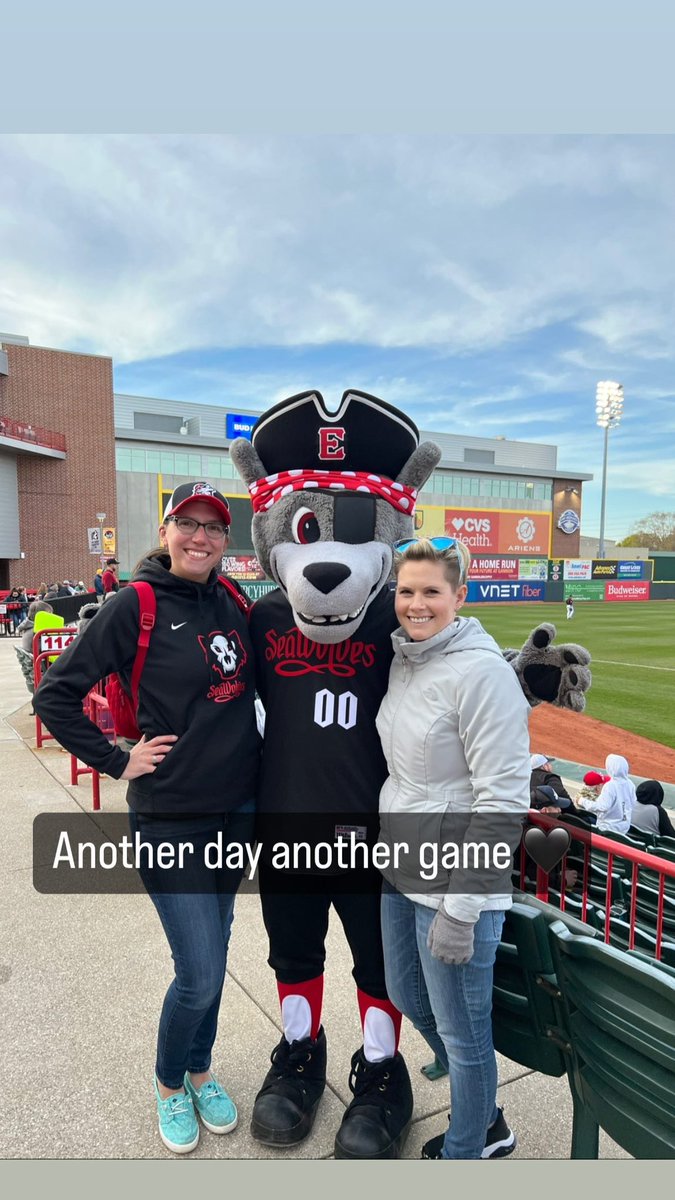 callmecurl22's tweet photo. I wish I could get paid to go to every @erie_seawolves game 🖤 #iloveithere #howlofagoodtime https://t.co/MwWq7x05bT