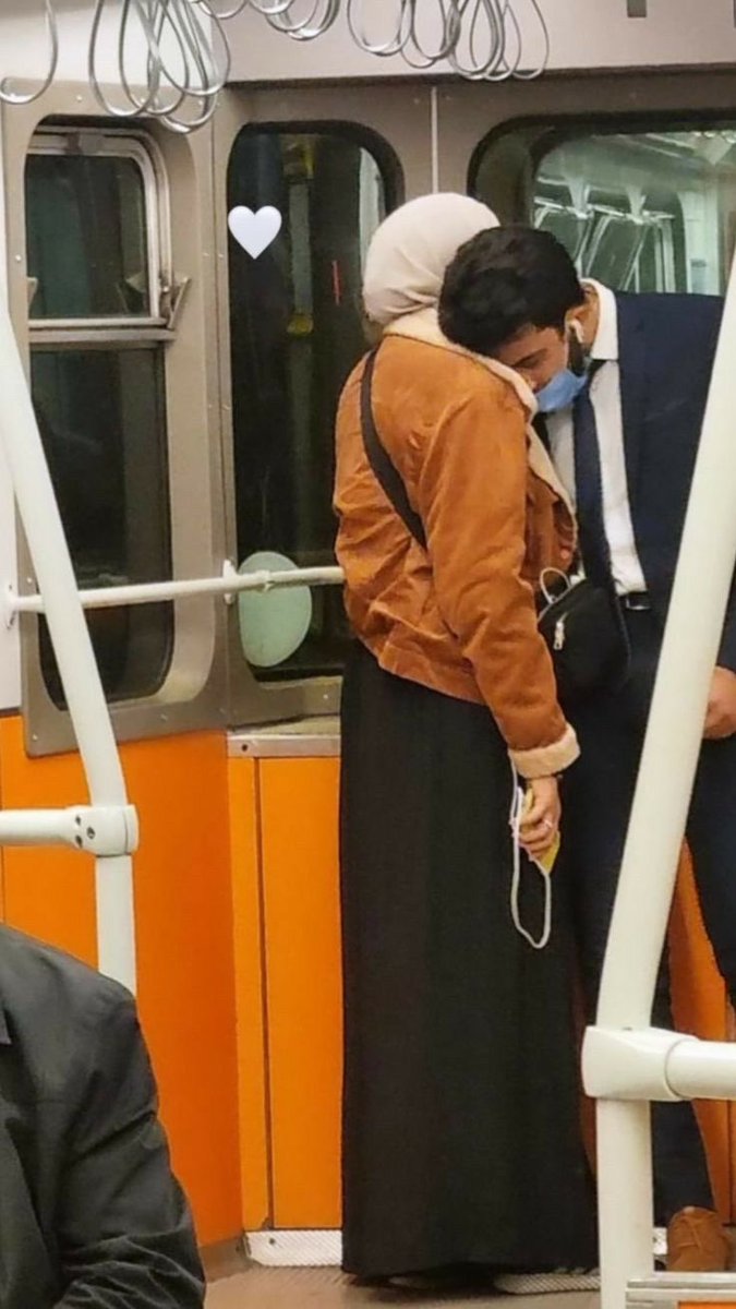 وحين يأتيك أحدهم لاجئاً إليك فأحسن إحتوائه وأكرم قلبه ، فما أتاك إلا لأنه رأى فيك الأمان .❤️