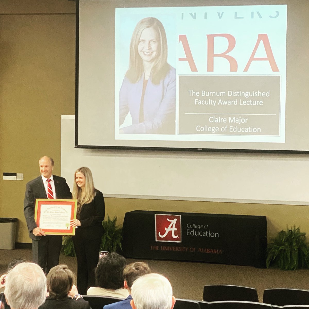 CarlaHB_UA's tweet photo. Congrats to my friend and mentor Dr. @ClaireHMajor on being selected as the 2022 UA Burnum Distinguished Faculty Honoree. Current/former students: she’s the mastermind behind the (in)famous Blakey Guided Notes. 😎 https://t.co/C0Eslcepmz