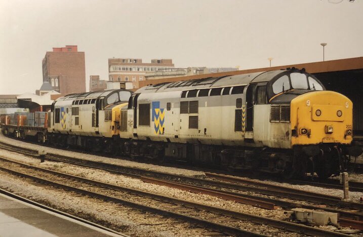 31/32 years ago and I can still hear the sound 🤩 203 leading the way,? as its train of coils fresh from Llanwern awaits time at Newport