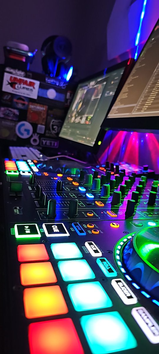 House house and more house... come get your fix with me and the crew....
twitch.tv/djsicric