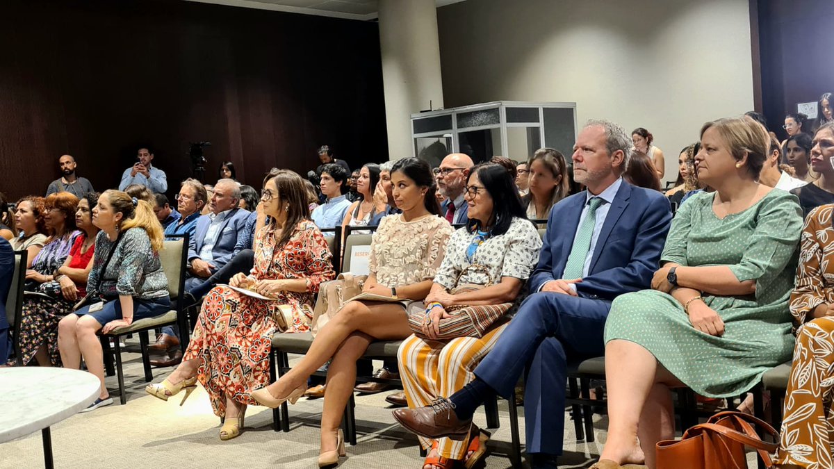 MinamPeru's tweet photo. 📢 La ministra Albina Ruiz participó esta tarde en el evento "Inspiración Amazónica, la Naturaleza en la Moda", donde se exhibieron buenas prácticas de moda sostenible con insumos de nuestra Amazonía, con un enfoque de equilibrio con la naturaleza. https://t.co/qFGXSPtb27