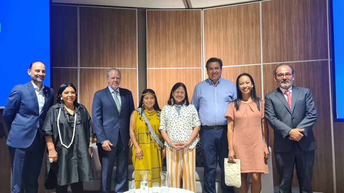 MinamPeru's tweet photo. 📢 La ministra Albina Ruiz participó esta tarde en el evento "Inspiración Amazónica, la Naturaleza en la Moda", donde se exhibieron buenas prácticas de moda sostenible con insumos de nuestra Amazonía, con un enfoque de equilibrio con la naturaleza. https://t.co/qFGXSPtb27