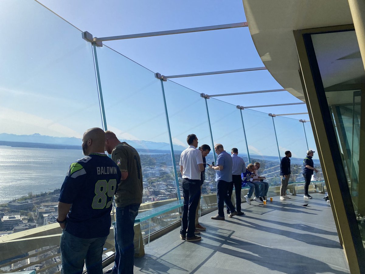 CMTMosqueda's tweet image. Gooooo @Seahawks 💚💙! We are ready for the #2023Draft! This beautiful ☀️ sunny City of Seattle is so excited for our team!