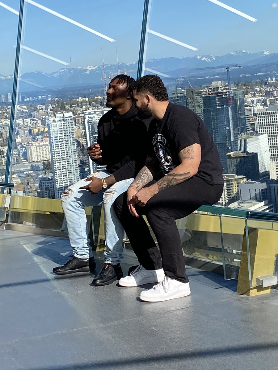 CMTMosqueda's tweet image. Gooooo @Seahawks 💚💙! We are ready for the #2023Draft! This beautiful ☀️ sunny City of Seattle is so excited for our team!