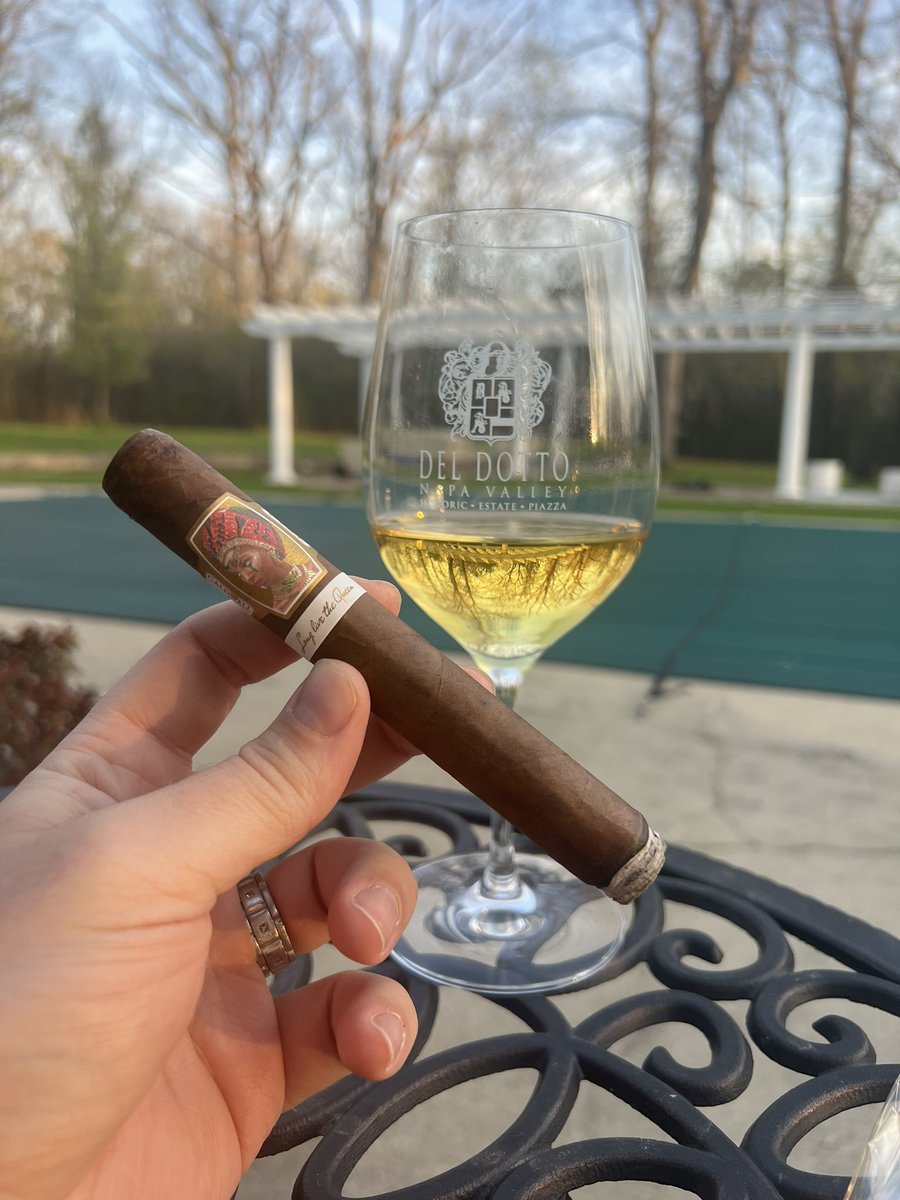 WhatyaApp's tweet photo. Pairing the wine with a Caldwell long live the queen.  I think it works well together. https://t.co/YULibS0Quv