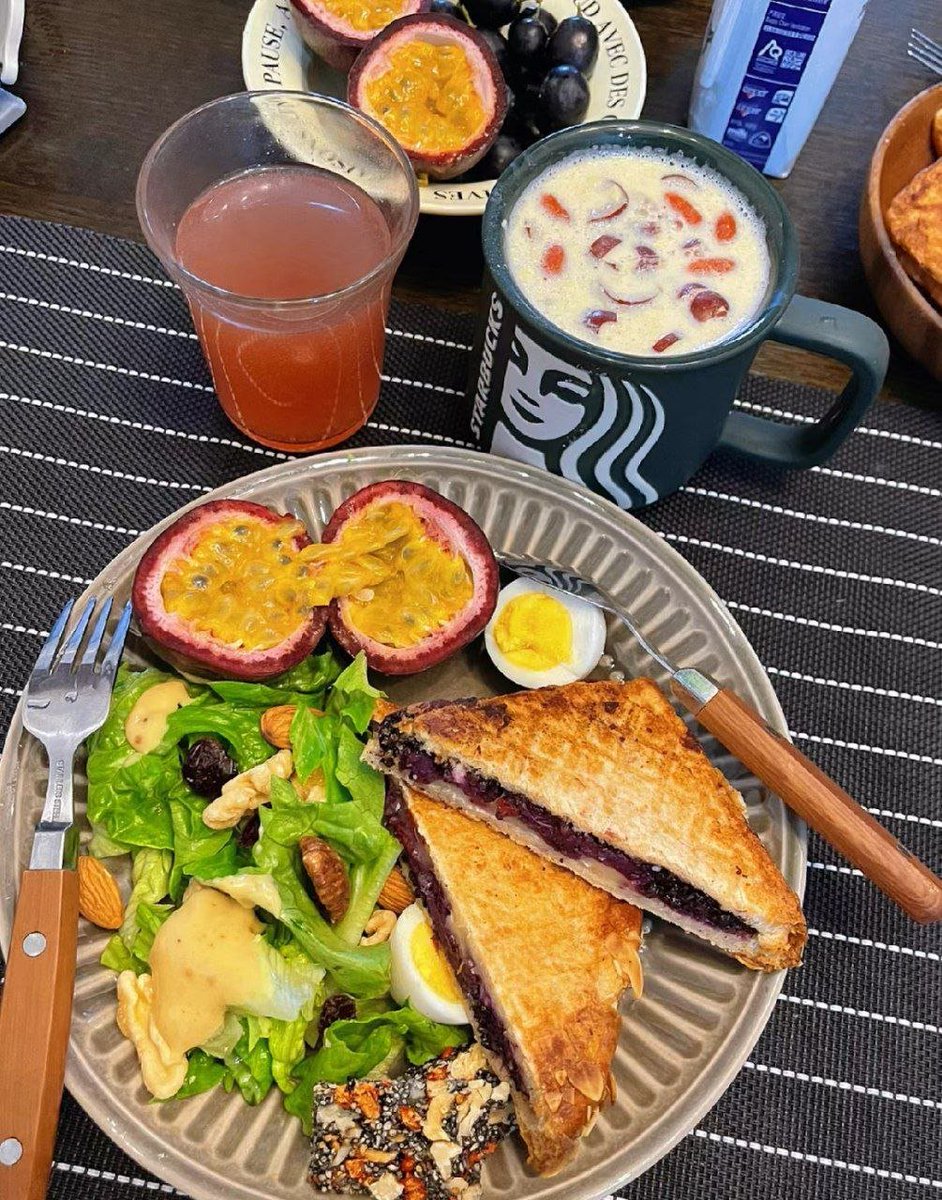 fran_git's tweet image. 🧚🏼You accept the promise of the rainbow, you should bear your wind and rain🌈