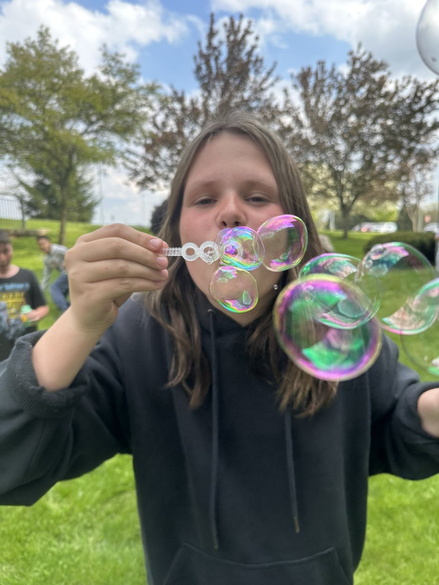 _mrswolf5's tweet photo. The countdown is officially on! Only 26 days left of school- that means today started our mixed up ABC countdown…. B for Bubbles! What letter will make tomorrow #aNAISing? https://t.co/VyKQWKwpVm