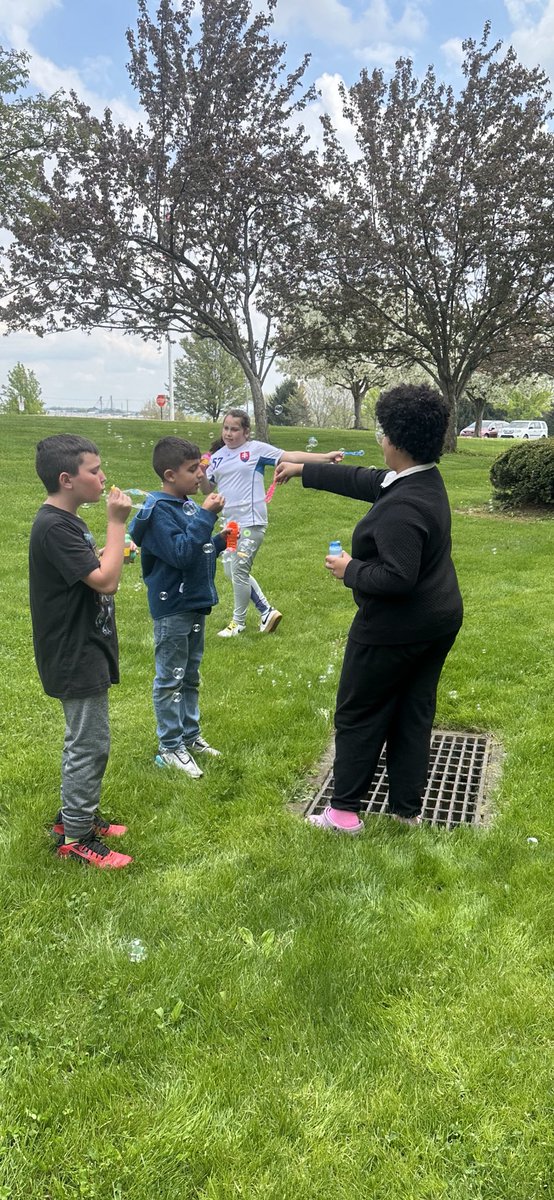_mrswolf5's tweet photo. The countdown is officially on! Only 26 days left of school- that means today started our mixed up ABC countdown…. B for Bubbles! What letter will make tomorrow #aNAISing? https://t.co/VyKQWKwpVm