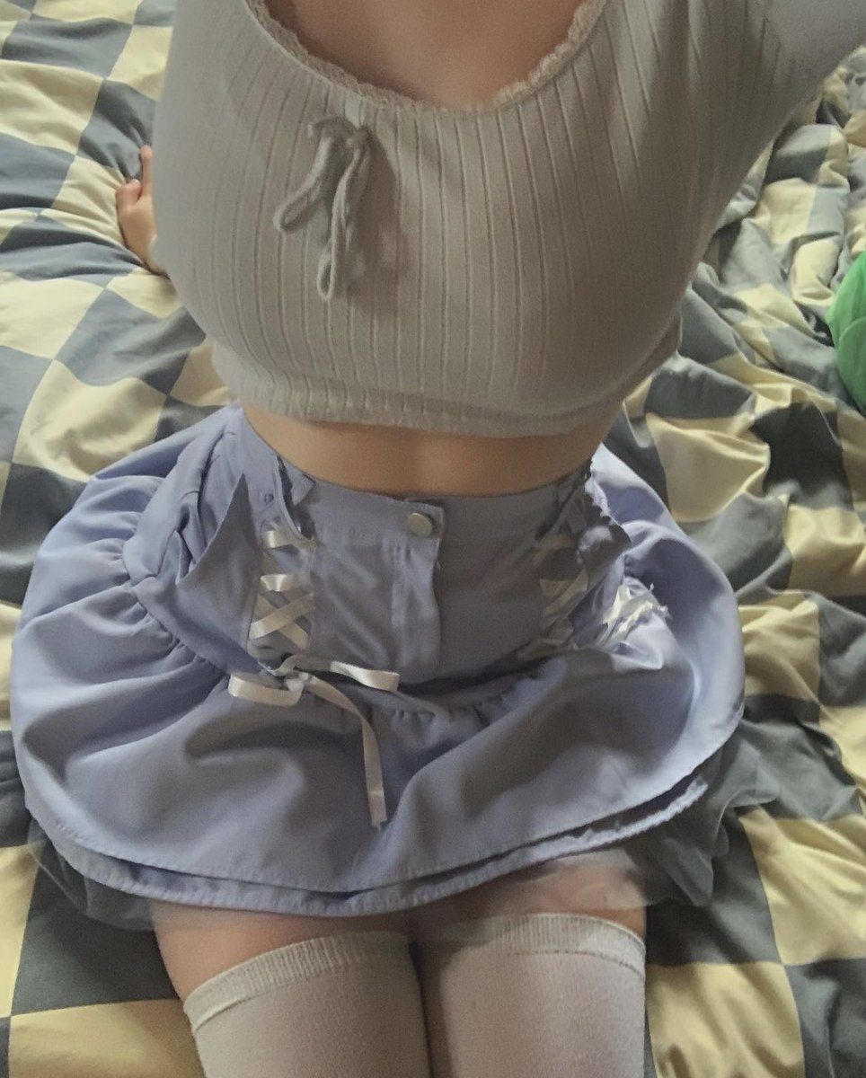 KiIl4Ari's tweet photo. hey, new to #twtnsfw #nsfwtw <33

• 18 
• minors dni 
• she / her 
• soft and hard kinks 
• pan 
• ♥︎ + ↻ for moots <3
• also selling content🤭 https://t.co/8wojOf32kT
