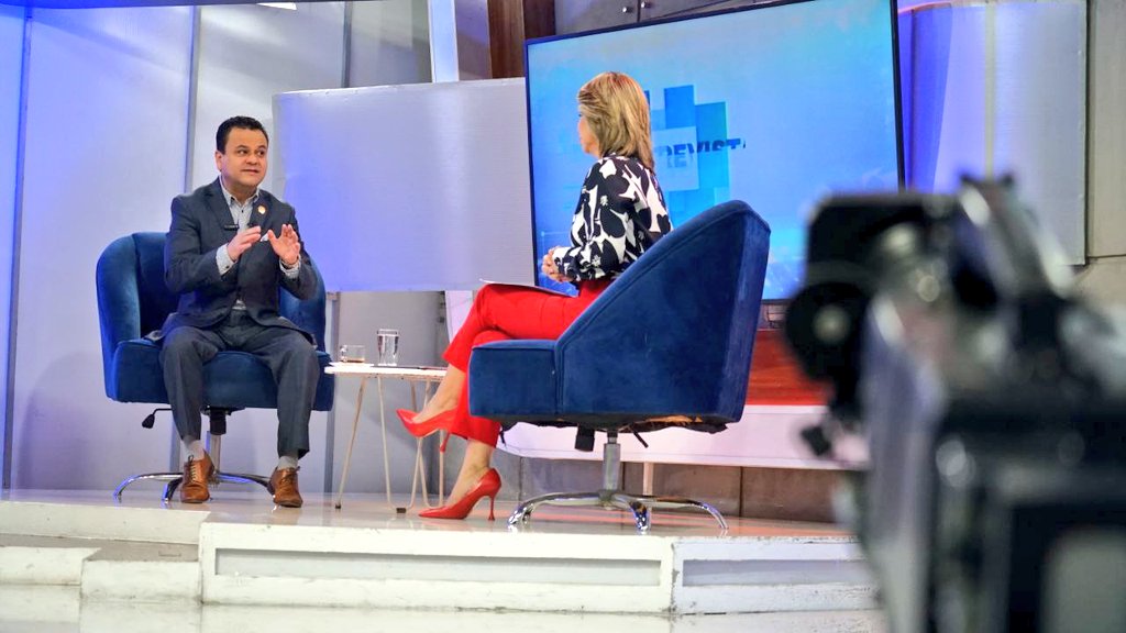 Hoy la agenda se desarrolló en #Guayaquil 📍 donde sostuve una reunión de trabajo con la Coordinadora Zonal 8, para revisar los avances de cumplimiento de los servicios del #MIES. 
Así mismo, atendí entrevistas a medios de comunicación para informar sobre la política social.