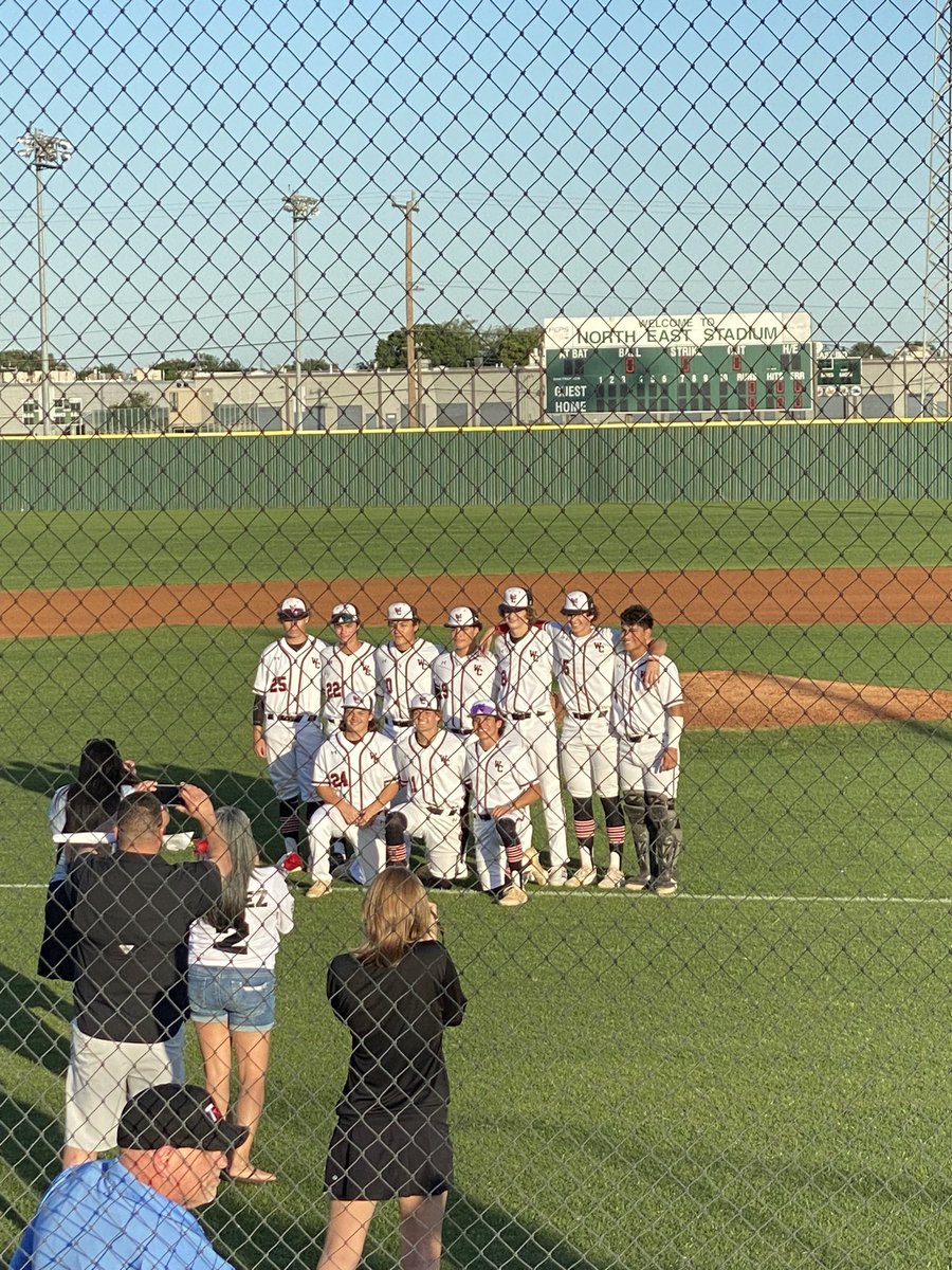 MsPMathClassWC's tweet image. Senior Night for @saWCbaseball so proud of these young men! @edtechteach77 #mathonamission #onceachargeralwaysacharger