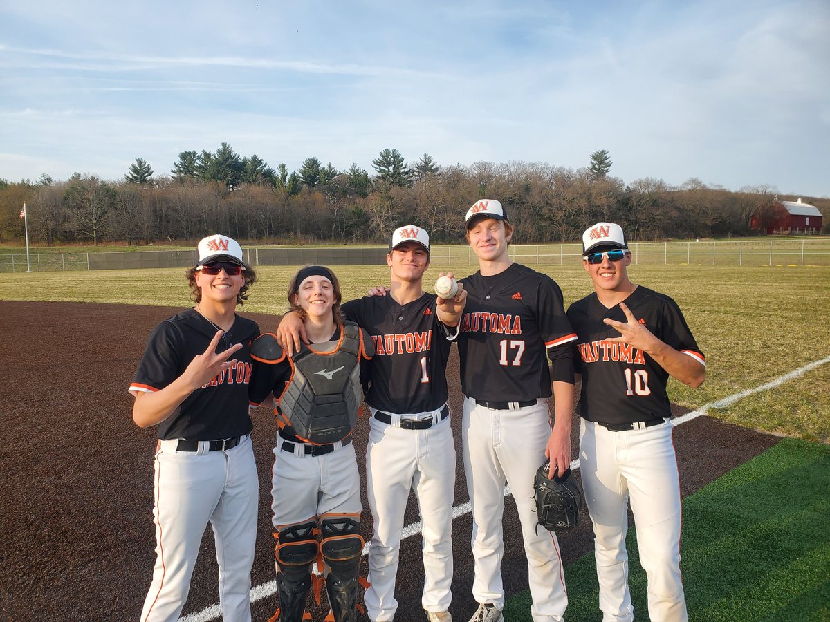 WautomaB's tweet photo. Hornets beat Dells 3-1 behind a combined No-Hitter by @LoganDunn01 and @Landonkeller35! We move to 7-3 overall! 

@LoganDunn01-6IP, 0H, 6K’s, 1x3 3B, W
@Landonkeller35-1IP, 2K’s, Save
@weisser42-2x4 RBI
@BradyAbitz-1x3 RBI
@BrettSalm-1x4 RBI

#GDTBAH🐝 https://t.co/RJlpCnnBhn