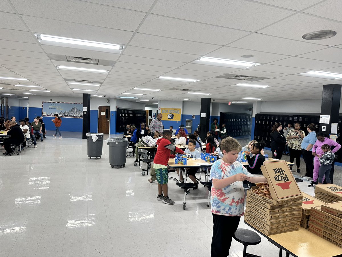 GrandviewMiddle's tweet image. Thank you to all our incoming 6th graders and parents for coming out to our 5th grade parent night! #FutureReady #OwnTomorrow
