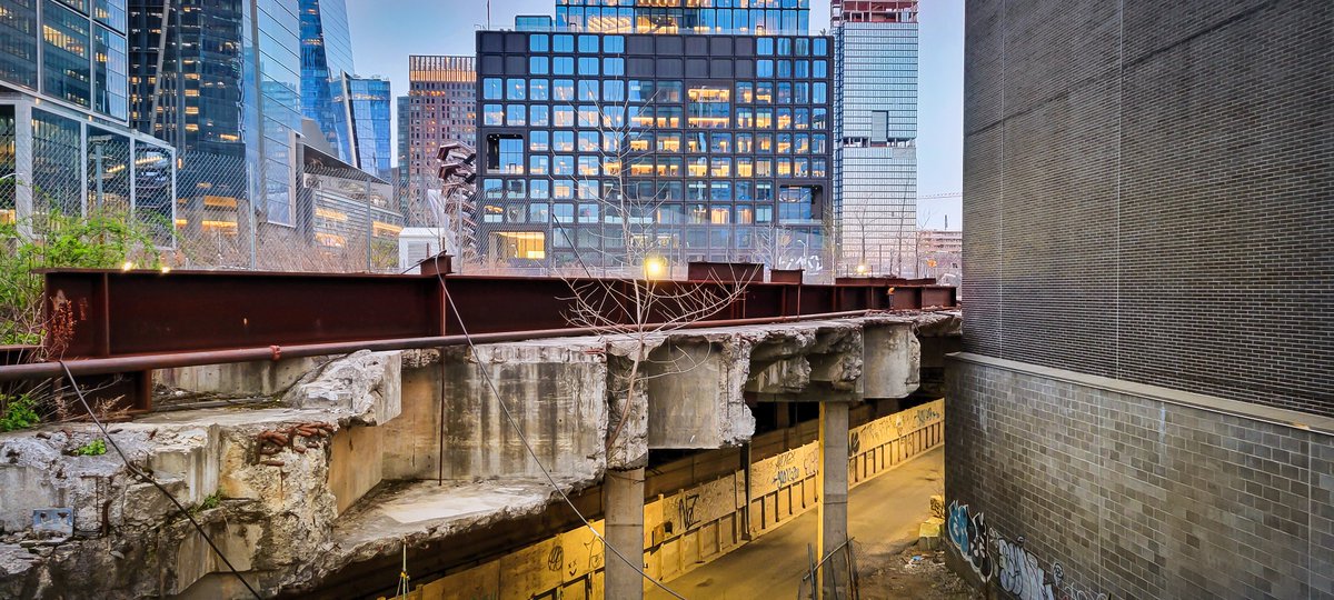 NYC_Files's tweet photo. Above and below the city... 🌆

#NewYork #Underground #ThinFloor https://t.co/s4Q9fZmDBM