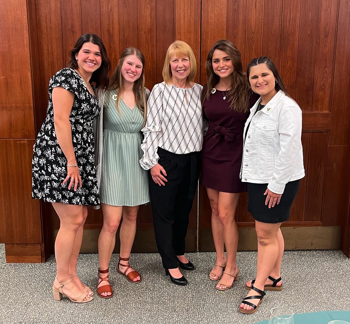 bearcatVB's tweet photo. Had a great time celebrating our seniors last night at the Senior Athlete Recognition Banquet! We are so grateful to these 4 ladies for giving us their all these past 4 years! Best of luck to all of you in your bright futures!🤍 https://t.co/zpsGrJPofR