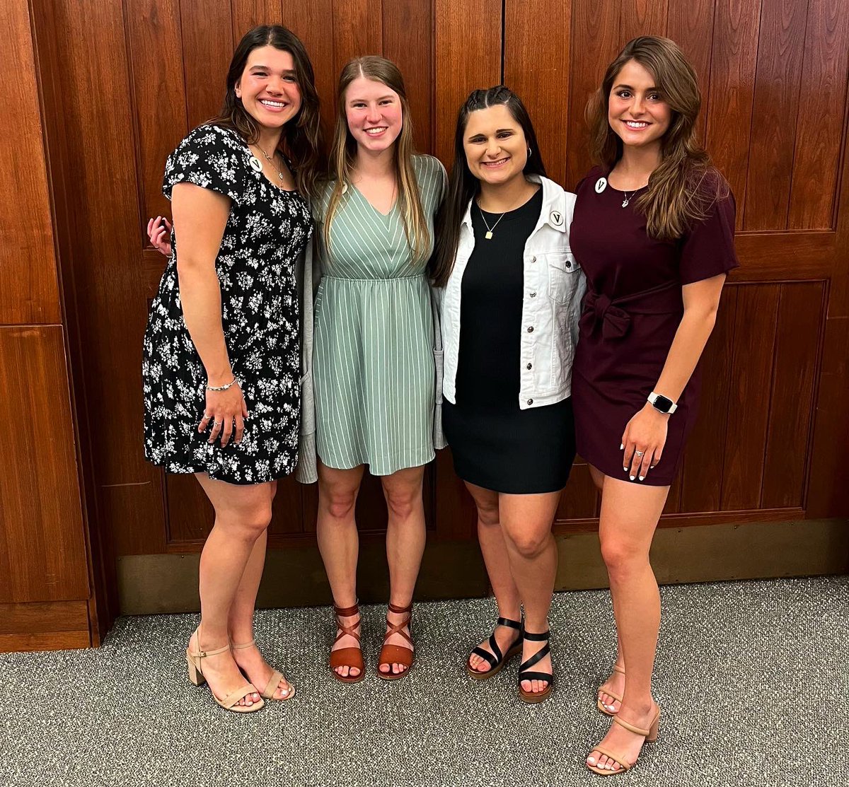 bearcatVB's tweet photo. Had a great time celebrating our seniors last night at the Senior Athlete Recognition Banquet! We are so grateful to these 4 ladies for giving us their all these past 4 years! Best of luck to all of you in your bright futures!🤍 https://t.co/zpsGrJPofR