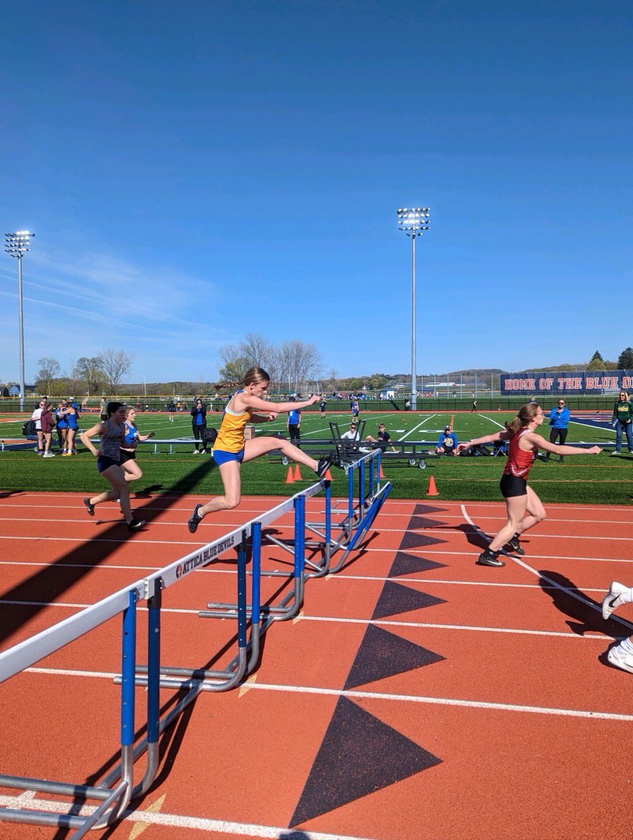 ElizabethOsucha's tweet photo. So proud of Brooke for placing 5th in the 400Hurdles and getting a PR of 1:13.42! Way to Go!! 🏃‍♀️ https://t.co/VKj28UtyJ3