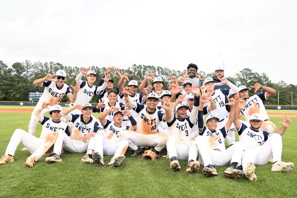 CoachLamb's tweet photo. Champs! https://t.co/9isWKoD7Sb
