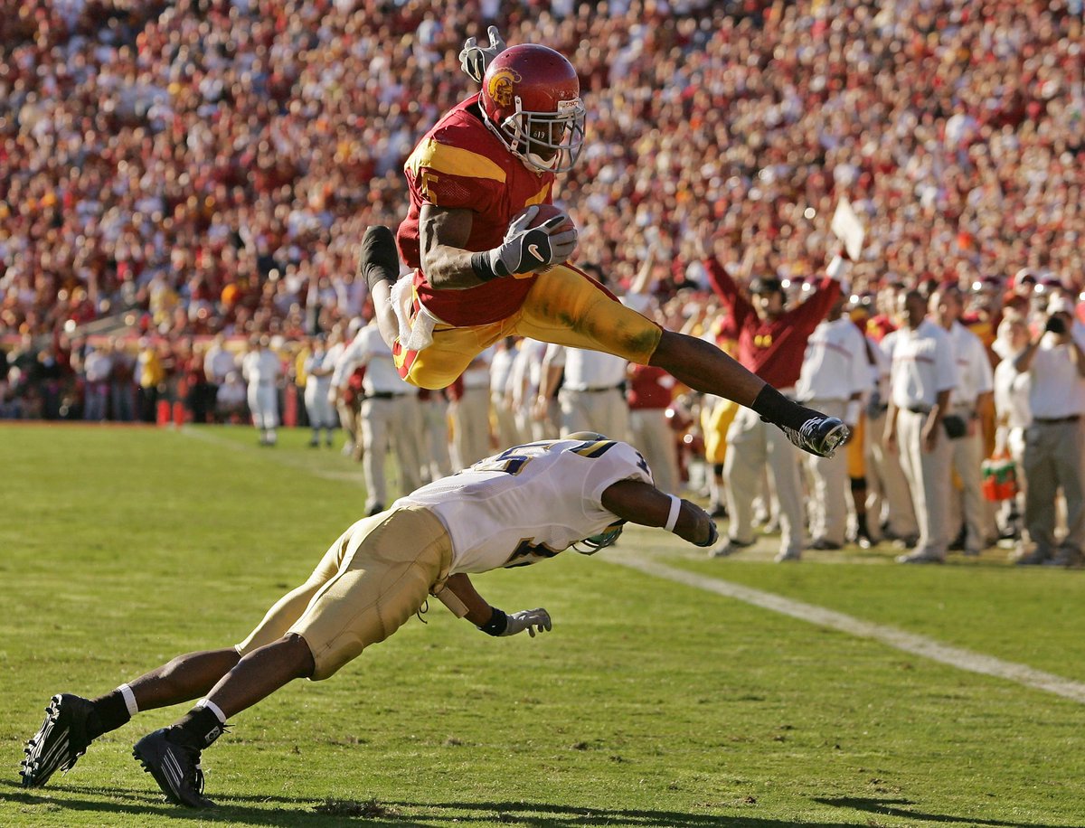 Very Blessed… Very Overwhelming moment, After a good conversation with @Coach_KMcDonald Blessed to receive an offer from @uscfb #FightOn✌️@LincolnRiley @coachH2bwill @CoachFleen @MohrRecruiting @adamgorney @RivalsCole @BHoward_11 @itrainfasst