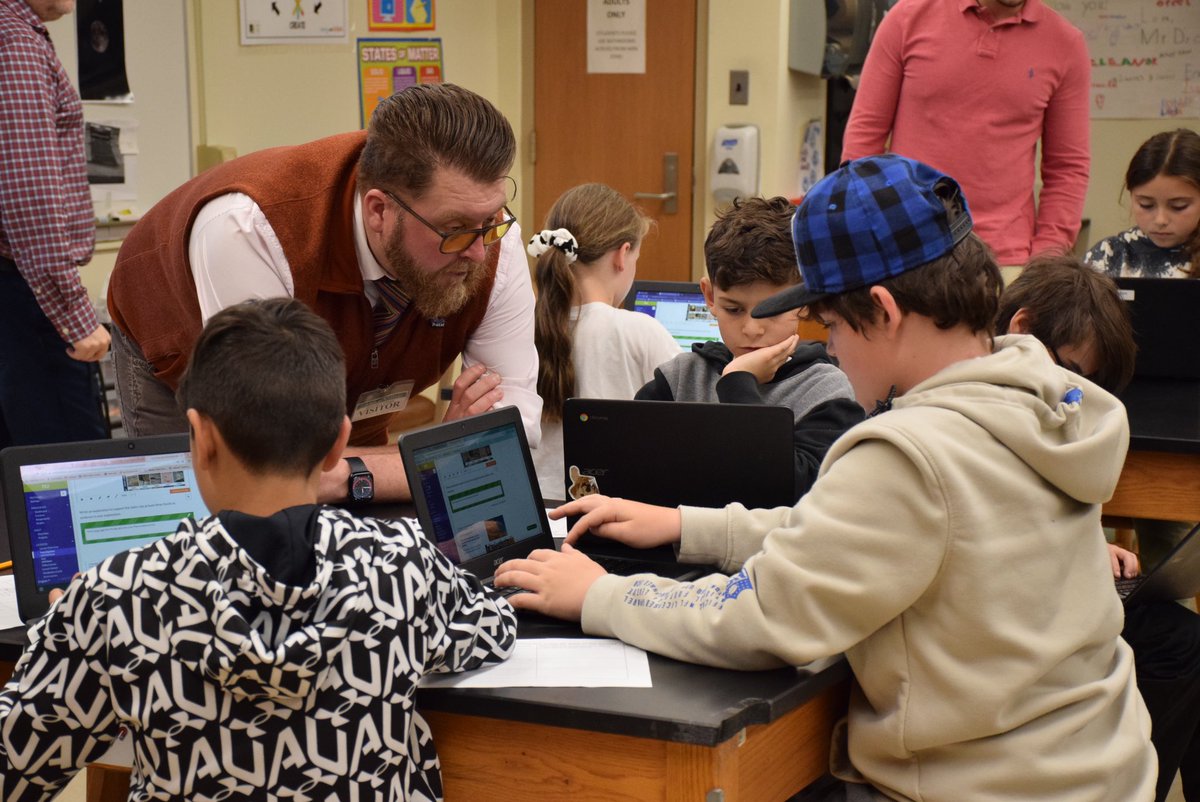 StAloysiusRC's tweet photo. Staff got to work with 4th grade pupils  at @3vcsd with @MrsVTechTeach in science and Maths today. We got to explore the schools STEM kits and problem solve together with them. Thank You for being so welcoming. #bcastem #bcanum https://t.co/QbEqG3dRkf