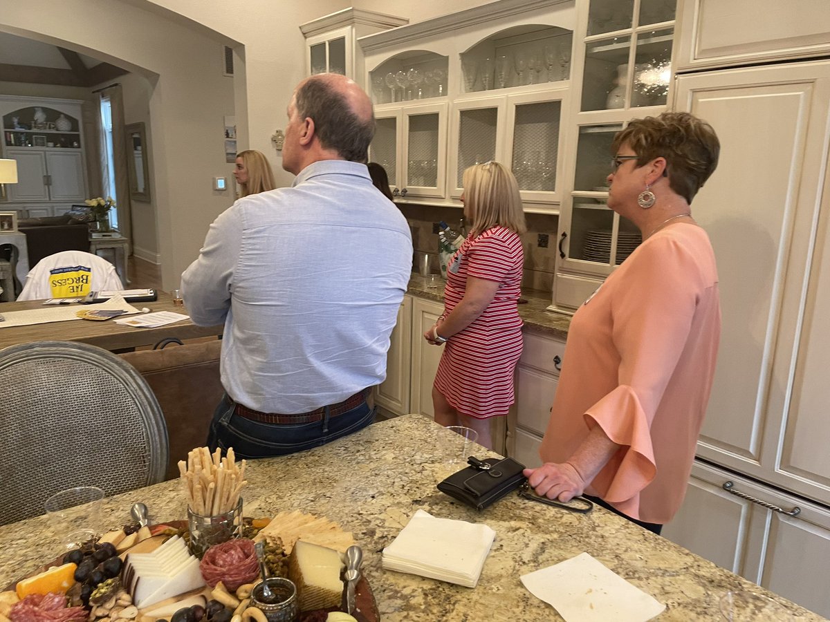 JaneForZville's tweet photo. Thanks go to Jayna and Jason Cacioppo for hosting a wonderful Meet &amp; Greet this evening!  We continue to be amazed at the support we have seen in this incredible community. Let’s get to the polls tomorrow and march hard into Tuesday!  #janeforzvillemayor #earningyourvote https://t.co/814CaY3bNb