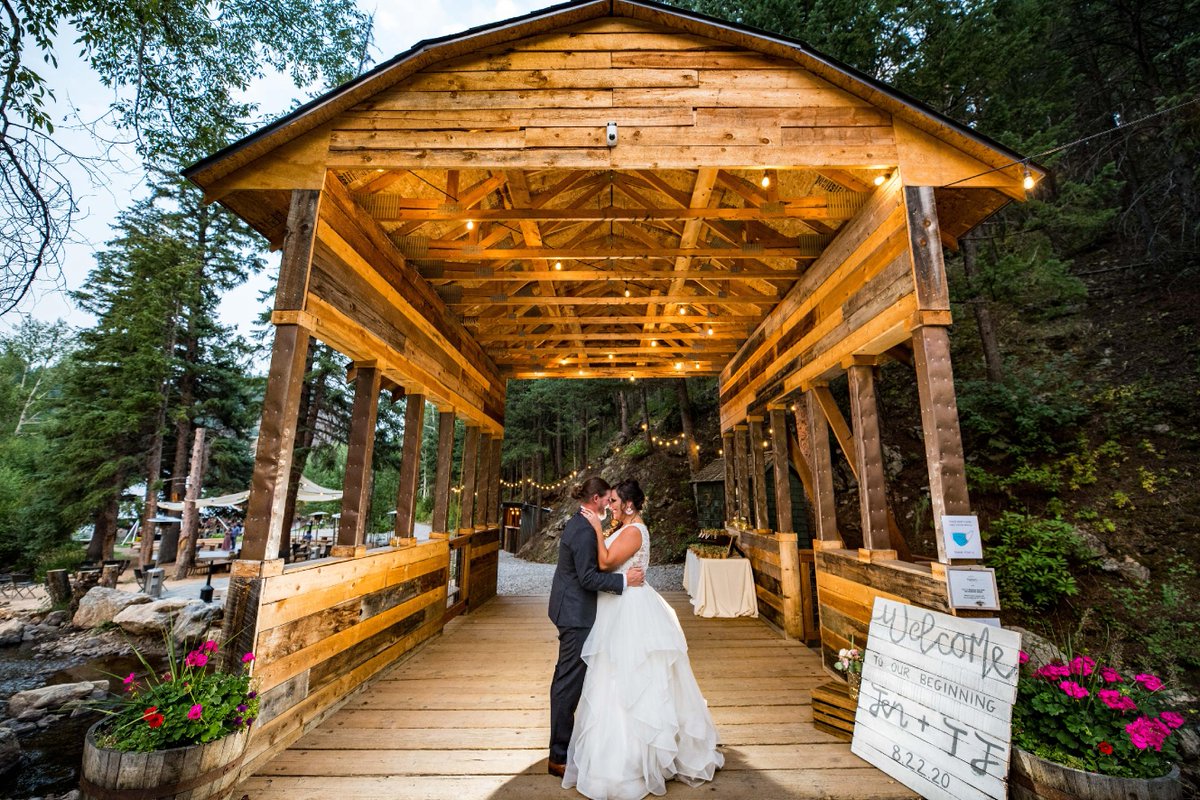 The path to new beginnings is straight ahead. 🤍

blackstoneriversranch.com
📸 Tyler Freear Photography