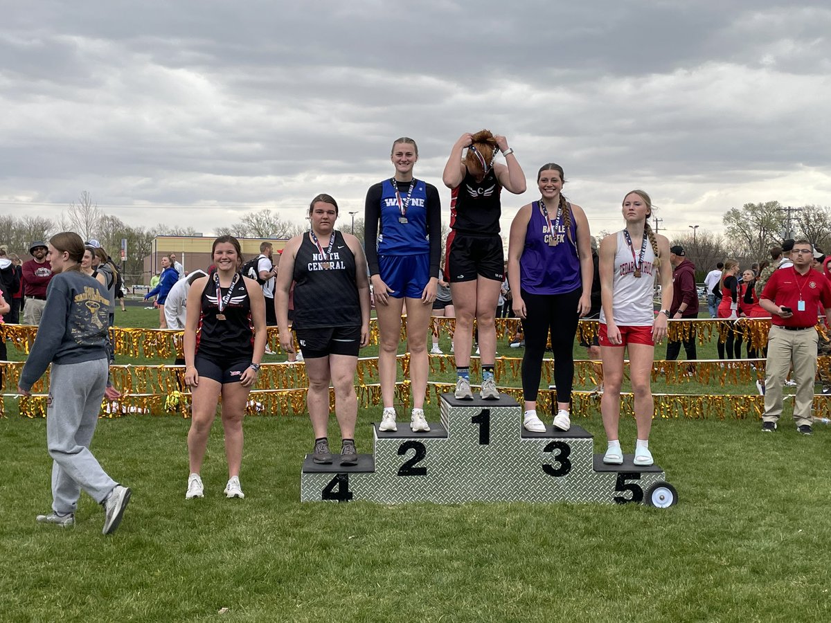 Congratulations to Brooklyn Kruse for a 1st place finish in the discuss (133ft)!!
AND a 2nd place finish in the shot put (40ft 1in.)!!
@WayneSchools 
#WeAreWayne