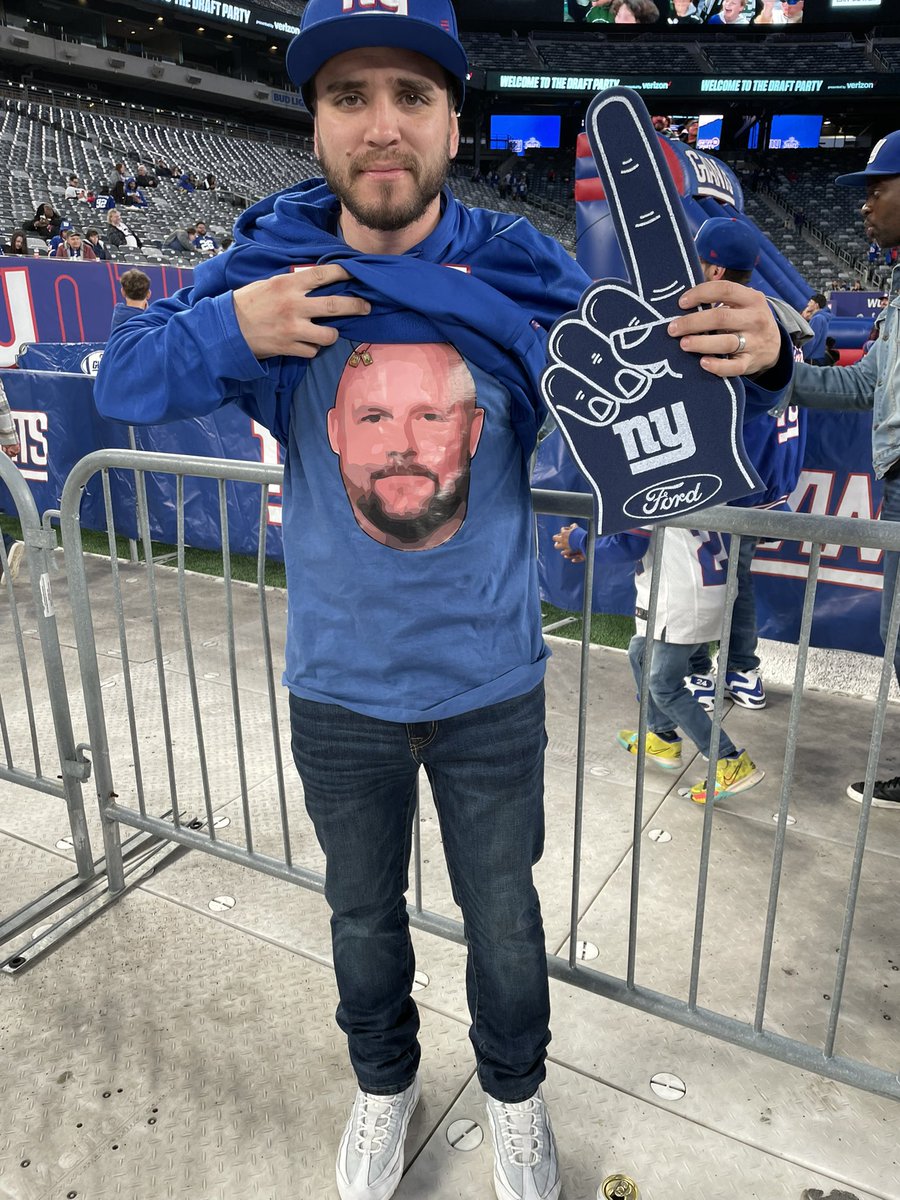 J_vargas27's tweet photo. #GMEN #dabes #NYGiants
Draft party #ibleedblue https://t.co/FfZpe0hZOL
