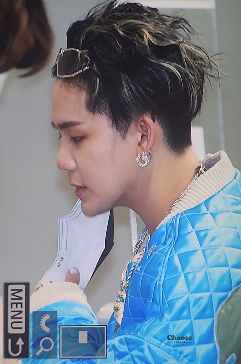 choose199904's tweet photo. 230428
Preview
#트레저    #최현석 #CHOIHYUNSUK 
#TREASURE https://t.co/Xi1r42Gxdy