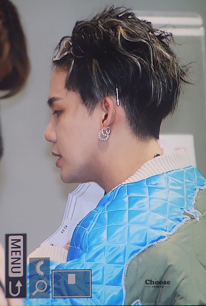 choose199904's tweet photo. 230428
Preview
#트레저    #최현석 #CHOIHYUNSUK 
#TREASURE https://t.co/Xi1r42Gxdy