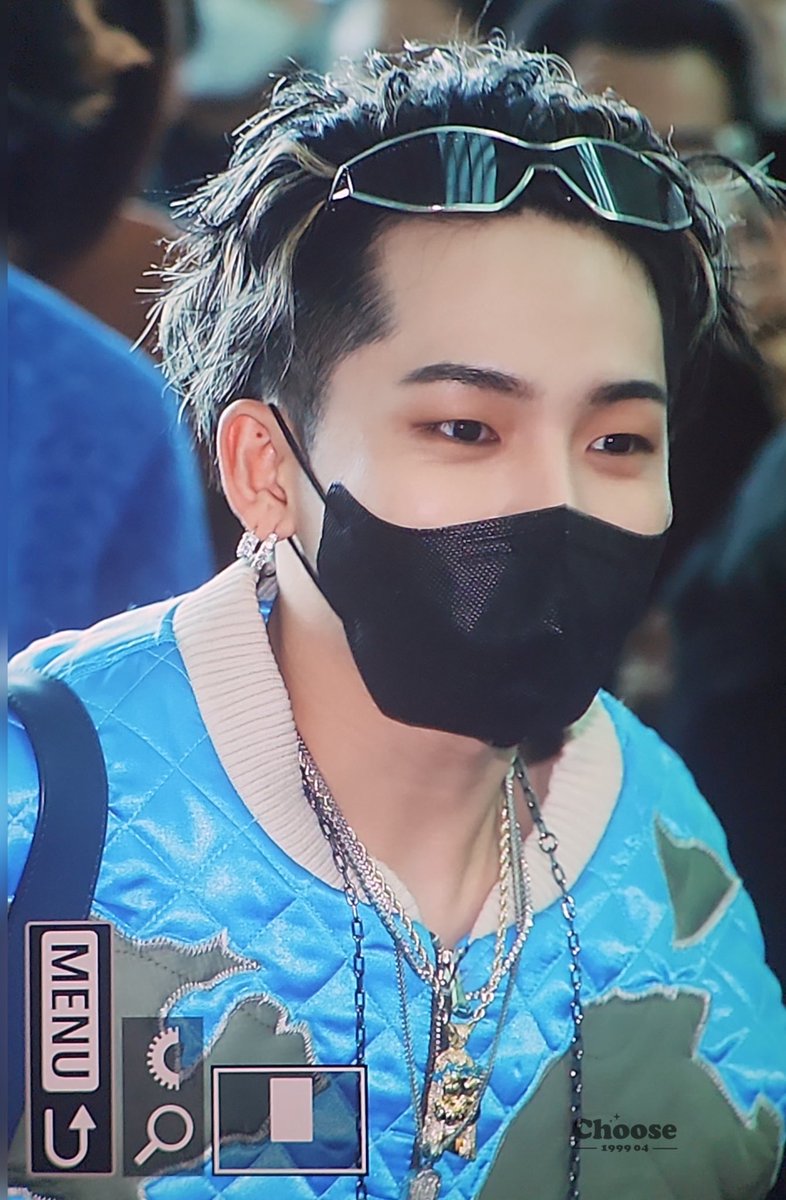 choose199904's tweet photo. 230428
Preview
#트레저    #최현석 #CHOIHYUNSUK 
#TREASURE https://t.co/Xi1r42Gxdy