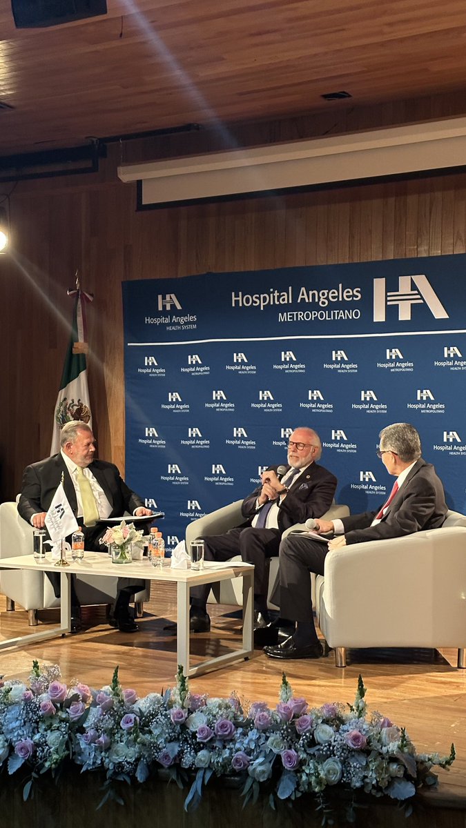 hospitalangeles's tweet photo. En unos momentos daremos inicio a la plática “Hacía el futuro del sistema de salud” con el Doctor Enrique Ruelas desde Hospital Angeles Metropolitano. https://t.co/l0k3W0nzwL